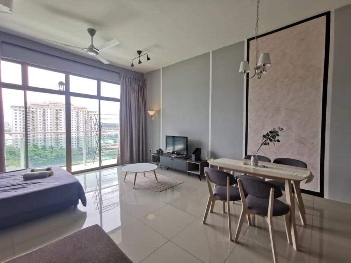 11-Modern Homestay Palazio Lake View Mount Austin Palazio Near Aeon Themepark Toppen Ikea Джохор-Бару Екстер'єр фото