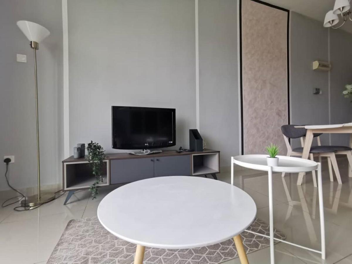 11-Modern Homestay Palazio Lake View Mount Austin Palazio Near Aeon Themepark Toppen Ikea Джохор-Бару Екстер'єр фото
